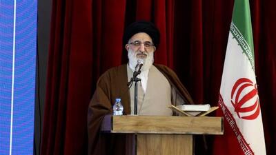  امام جمعه کرج : دشمنان به دنبال توقف پیشرفت ایران  هستند