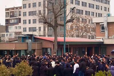  خبر فوری و جنجالی؛ تجمع دانشجویان در کانون توجه مجلس / تحلیل انتقادات به اقدامات وزارت علوم / پیام نمایندگان درباره مدیریت بحران دانشجویی | اندیشه قرن