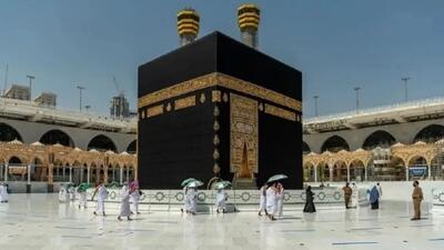  توزیع افطاری در مسجد الحرام در کنار کعبه