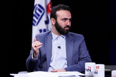  مدیران کل وزارت راه و شهرسازی به من زنگ می‌زنند و با حالت گریه به من می‌گویند وزیر ما را مجبور کرده همه کارهای مهم خودمان را رها کنیم و خانه‌ها را در شهرها بخریم و اجاره بدهیم/ آخر این چه سیاستی است که دارید اجرا می‌کنید؟ این یعنی رانت و افزایش قیمت مسکن!