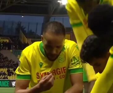  اقدام تحسین برانگیز دروازه بان تیم تانت برای کمک به افطار بازیکنان مسلمان + فیلم