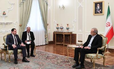  پزشکیان: تقویت همکاری‌های اقتصادی و کریدوری با ارمنستان در دستورکار جدی تهران است