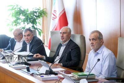  پزشکیان: اجرای طرح‌های جمع‌آوری گاز مشعل حتی یک روز هم نباید تأخیر داشته باشد