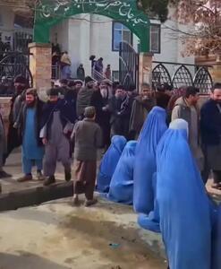 فیلم جنجالی از گدایی زنان مقابل مسجدی در افغانستان