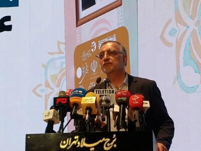  هنر و دانشگاه در مسیر بازآفرینی هویت تهران / زاکانی: مترو به گالری شهری تبدیل شده است