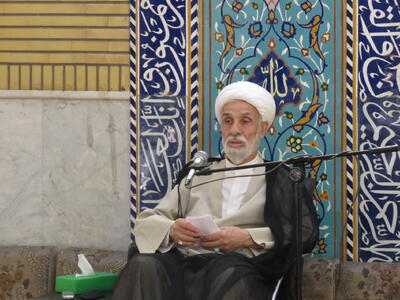  استاد حوزه علمیه قم: تکرار صلوات باید «عدالت» و «شیوه حکمرانی» امیرالمومنین (ع) را در جان انسان زنده نگاه دارد