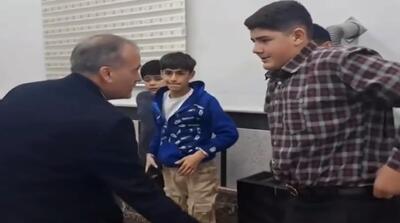  حرکت عجیب آقای فرماندار که سوژه فضای مجازی شد