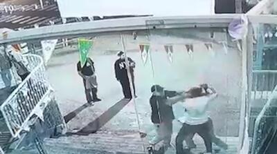  لحظات دستگیری یک خرابکار قبل از آتش زدن مسجد