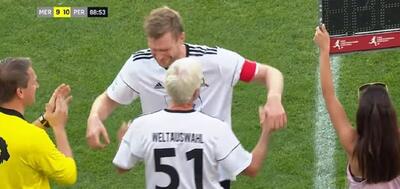  مروری بر انسانی‌ترین و محترم‌ترین لحظات فوتبال اروپا؛ از تعویض مرته ساکر با پدرش تا سلفی لوکاس مورا