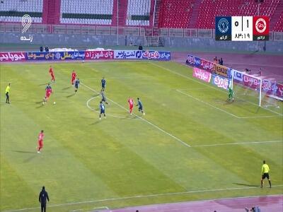  سیو زیبای میراندا مقابل تراکتور