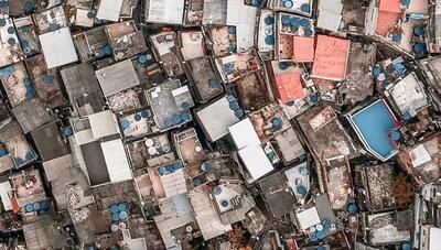  تصاویر خیره‌کننده از بافت متراکمی که نماد معماری خودجوش شهری است / اینجا خبری از نقشه و مهندسی نیست!