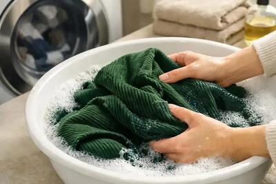  ترفند ساده برای شستشوی لباس مخمل کبریتی با دست و لباسشویی