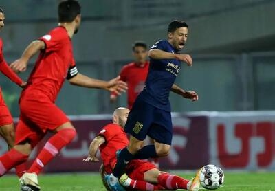  تراکتور بازی مهم هفته را برد و صدرنشین شد