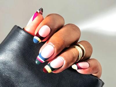  ۱۲ ایده مانیکور فرنچ رنگی برای ظاهری چشمگیر به سبک مدرن
