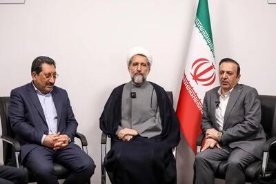  بانک مرکزی ایران در سیاست‌های اقتصادی کشور دخالت نکند