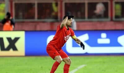  خلیل زاده: بخاطر تراکتور فحش ناموسی خوردم/ برای دست زدن به شلوارم اجازه بگیرم؟