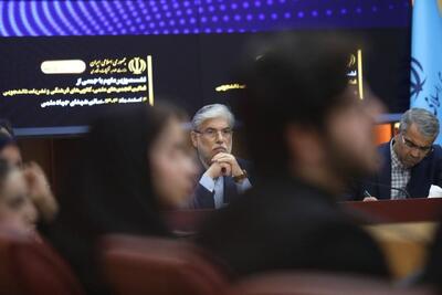  وزیر علوم در نشست با فعالان دانشجویی: اگر خطایی بوده، اشتباه از مدیریت بوده است نه از دانشجویان/ اصل اعتراضات این مدت را طبیعی می‌دانم/ به‌عنوان یک پدر، پیش از هر چیز نگران جان و امنیت دانشجویان هستم/ باید یک دور جدید گفت‌وگو در دانشگاه‌ها آغاز شود