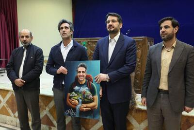  تجلیل از جواد قارایی در نشست جوانان و نخبگان فعال حوزه پیشرفت کشور