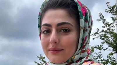  عکس/ سفر زمان/ چهرۀ «انیس» (سریال سوجان) در جلسۀ دفاع از پایان نامه اش