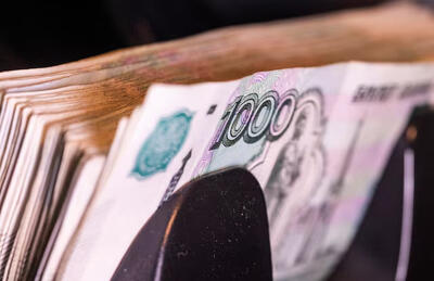  روبل روسیه با کاهش فروش نفت و افزایش کسری بودجه احتمالاً امسال به شدت سقوط کند