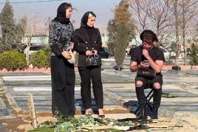  آواز احساسی؛ پسره رفت سر قبری که خانوما وایساده بودن جوری خوند گریه شون بند نیاد