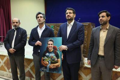  تجلیل از جواد قارایی، مستندساز گردشگری ایران، در نشست جوانان و نخبگان فعال حوزه پیشرفت کشور