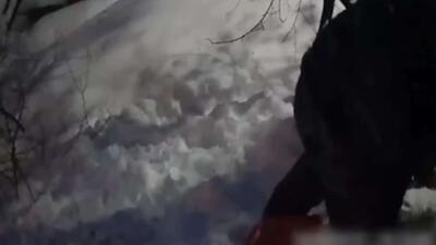  نجات یک دختربچه 10 ساله در مسکو که در انبوه برف گیر کرده بود