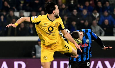  پیشانی بازیکن آتالانتا پس از برخورد با کفِ استوک بازیکن دورتموند / عکس