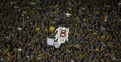  غیرطبیعی‌ترین و نادرترین صحنه‌های دنیای فوتبال؛ از پرواز شبح در آرژانتین تا پول‌پاشی در لیگ فرانسه