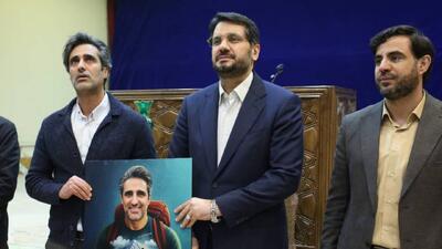 تجلیل از جواد قارایی، مستندساز گردشگری ایران، در نشست جوانان و نخبگان فعال