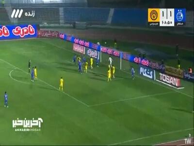  ضربه سر آشورماتوف خطرناک از بالای دروازه فجرسپاسی به بیرون رفت