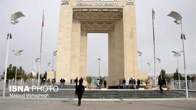  دانشجویان سمنانی: این سه رنگ زیبا، وجه اشتراک تمام مذاهب، احزاب و قومیت‌های ایرانی است