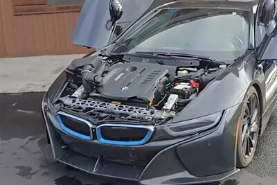  پیشرانه شش سیلندر با ۷۰۰ اسب بخار قدرت در سینه بی‌ام‌و i8!