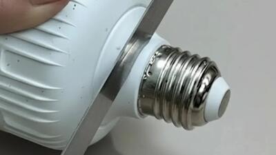  لامپ های LED قدیمی را ببرید / هر خانه ای به این نیاز دارد و هیچ کس این کار را نمی کند!