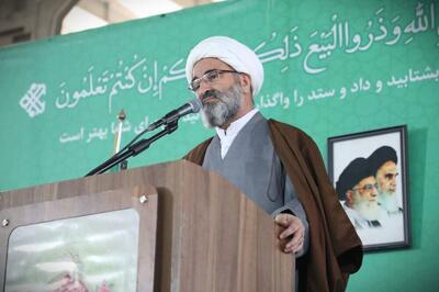  امام جمعه سمنان: میز مذاکرات صحنه نمایش صلح طلبی ایران است