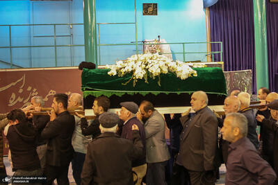  مراسم تشییع آیت الله سید مهدی امام جمارانی (ره) از حسنیه جماران-1