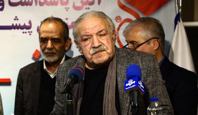  واکنش داریوش ارجمند در مراسم تکریم از هنرمندان به تجمع دانشجویان؛ اشکال از ماست!