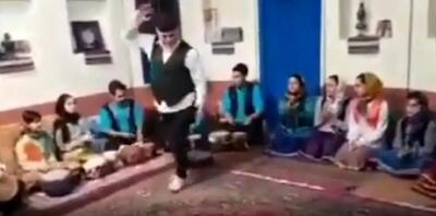  آواز محلی؛ مازنی رقصیدن آقاجون نود ساله میون نوه و نتیجه با کلی غرور و باد تو غبغب