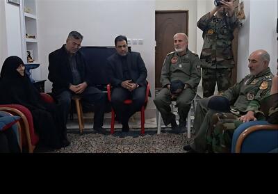  فرمانده هوانیروز ارتش با خانواده شهید حامد دردمند در درچه  دیدار کرد - تسنیم