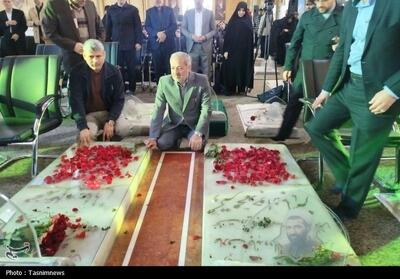  گلباران مزار شهیدان رجایی و باهنر با حضور وزیر آموزش‌وپرورش - تسنیم