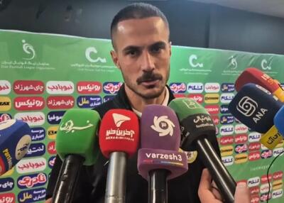  مدافع فجر: داور یک کیک با چند تمشک تقدیم استقلال کرد!