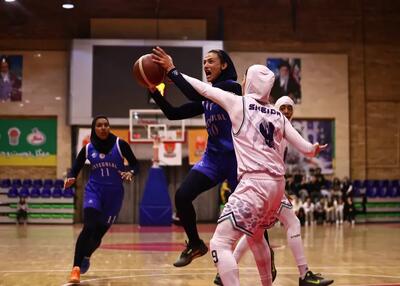  استقلال با یک دست جام قهرمانی را لمس کرد!