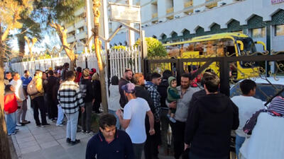  تجمع هواداران پرسپولیس درب هتل محل اقامت تیم