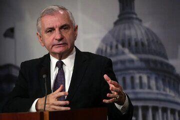  انتقاد سناتور آمریکایی از حمله آمریکا و اسرائیل به ایران/ کنگره پیش از حملات هیچ گزارش یا اطلاعات واقعی دریافت نکرده است