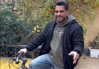  آواز بختیاری؛ پسره سوار دوچرخه شد بره به اصرار مامانش گل ناز دارم خوند بعد رفت سر کار