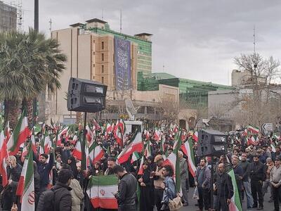  یک شهروند در گفتگو با SNNTV: آمریکا و رژیم صهیونیستی قطعا پشیمان خواهند شد/ همبستگی مردم خیلی بیشتر از جنگ دوازده روزه است + فیلم