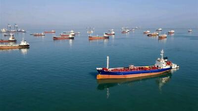  رویترز: ۱۵۰ نفت‌کش منتظر گذر از تنگه هرمز هستند