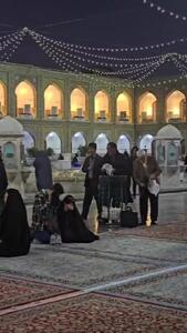  حال و هوای حرم امام رضا(ع) لحظاتی پس از اعلام خبر شهادت رهبر انقلاب+ فیلم