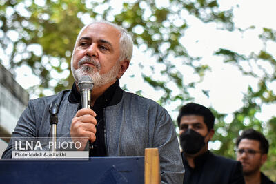  رهبری با وجود همه تهدیدها در دفتر کار، نه در پناهگاه به آرزوی دیرین خود رسید