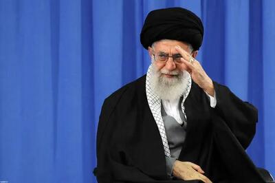  مردم تصاویر رهبر معظم انقلاب را در کنار تصویر سردار سلیمانی و امام خمینی(ره) برافراشتند+فیلم